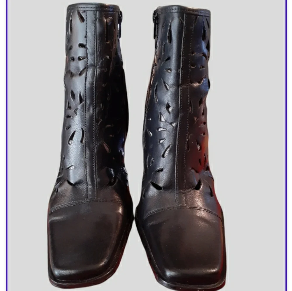 Bruno Valenti Booties - Picture 2 of 6